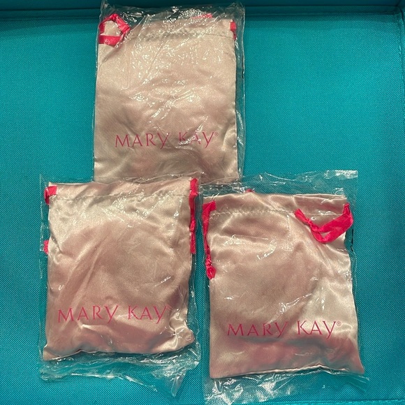 Mary Kay Lot of 3 Silky Sleeping Eye Masks! NWT Each Mask has a pouch to store! - Picture 4 of 5